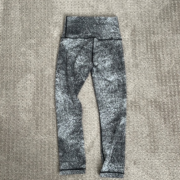 Lululemon Wunder Under Crop - Picture 4 of 10